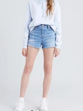 LEVI’S HIGH RISE WOMENS SHORTS - Size 26